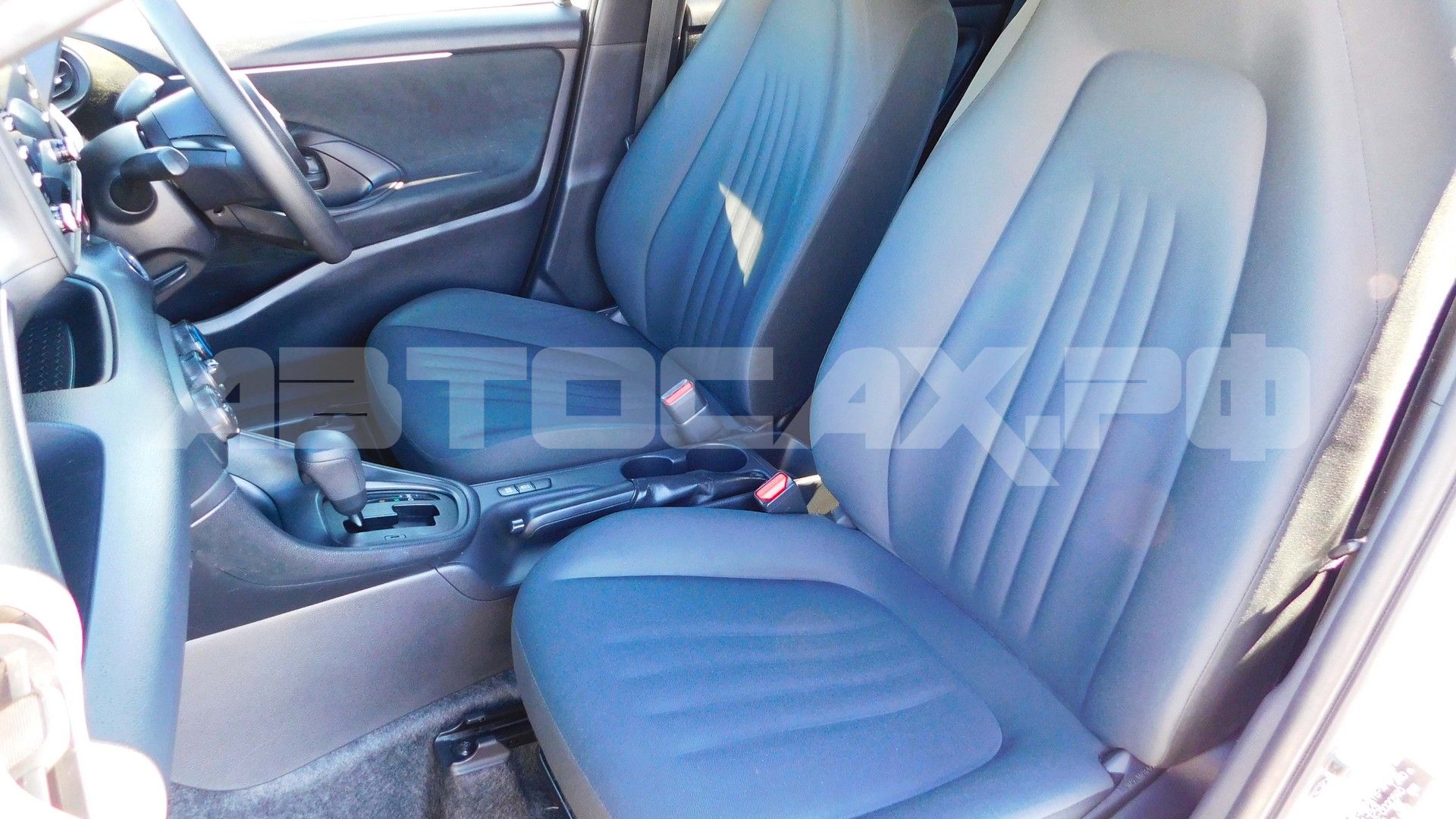 Toyota Yaris 2023, Хэтчбек — фото 14