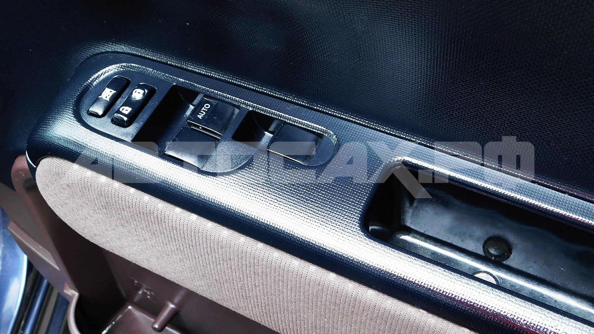 Toyota Spade 2015, Хэтчбек — фото 27