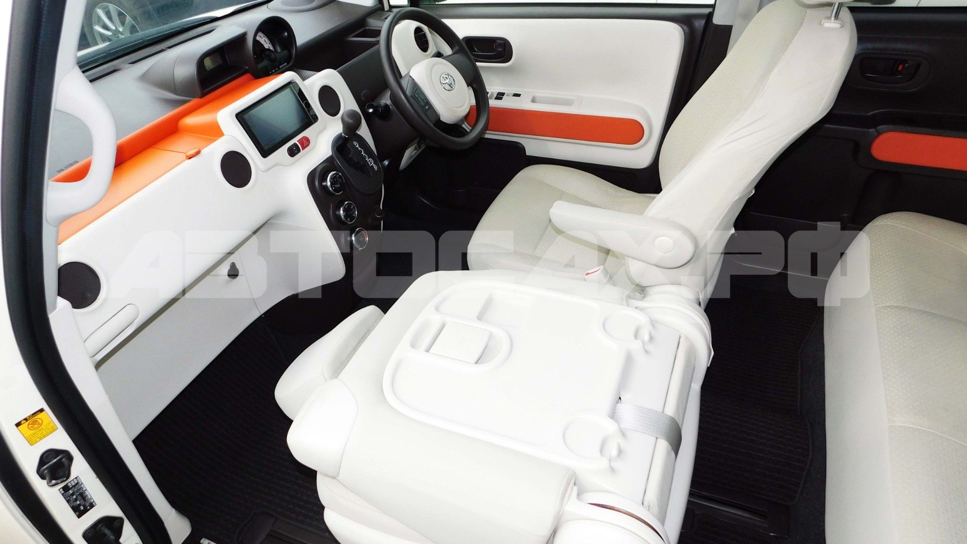 Toyota Porte 2016, Хэтчбек — фото 16