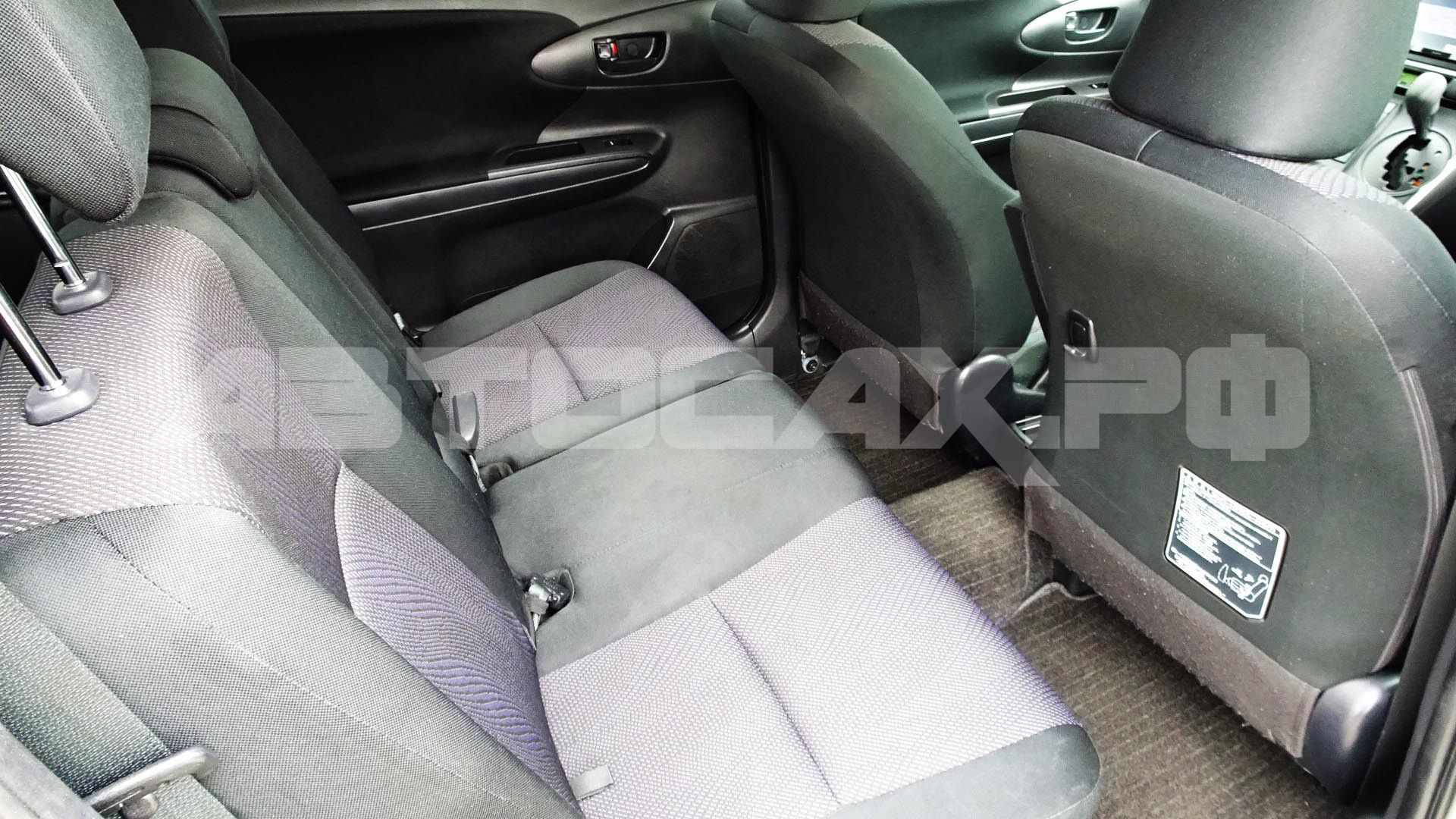 Toyota Wish 2016, Минивэн — фото 15