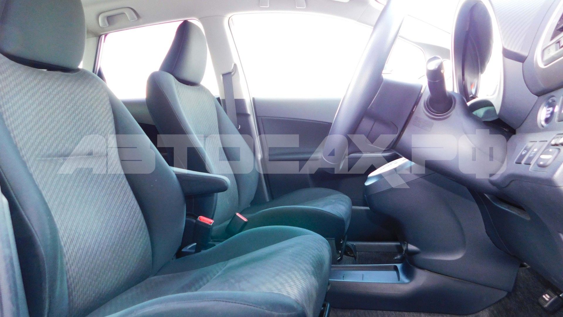 Toyota Ractis 2015, Хэтчбек — фото 12