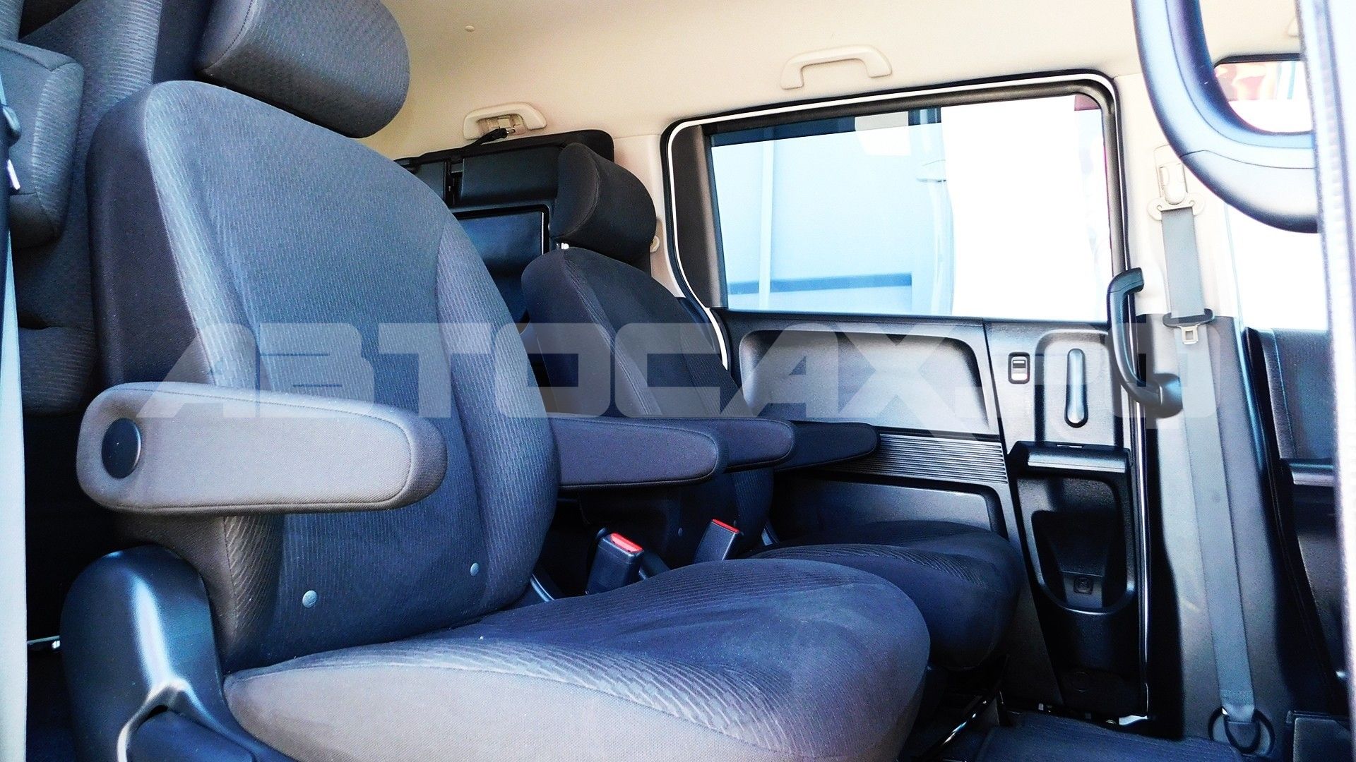 Honda Freed 2016, Минивэн — фото 16