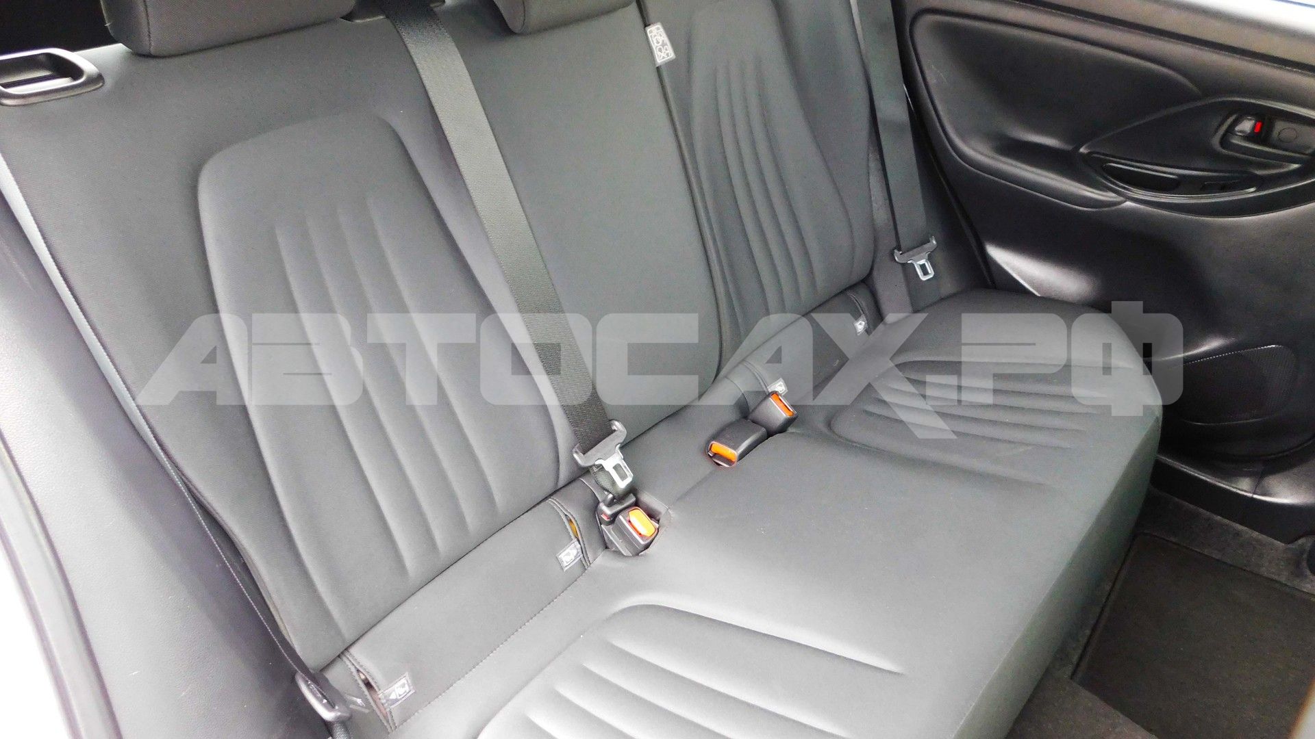 Toyota Yaris 2023, Хэтчбек — фото 21