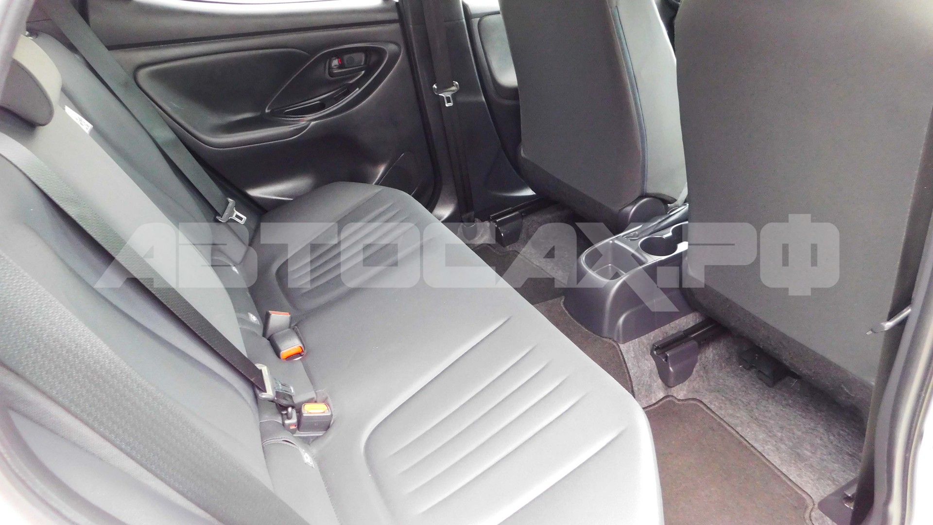 Toyota Yaris 2023, Хэтчбек — фото 20