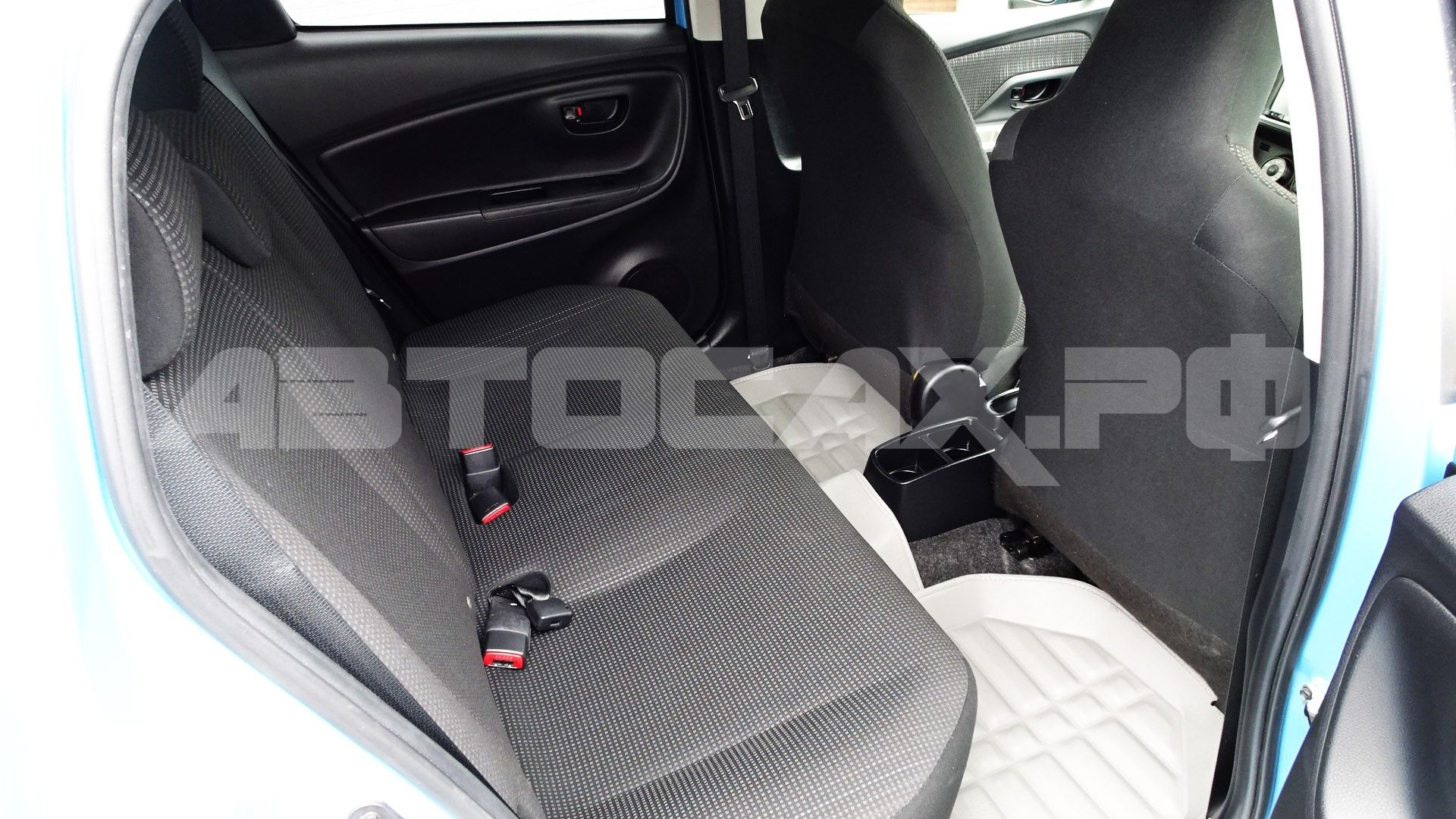 Toyota Vitz 2016, Хэтчбек — фото 16
