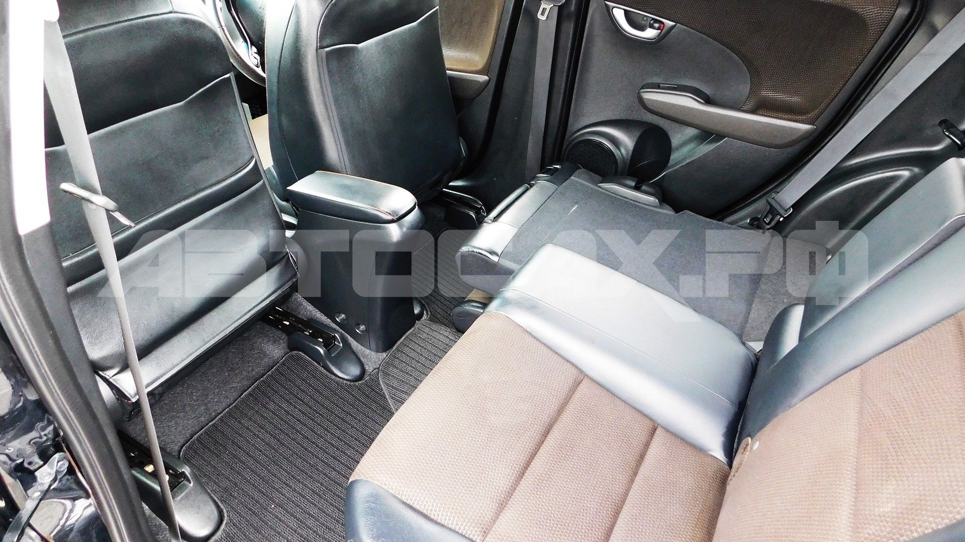 Honda Fit Shuttle 2015, Универсал — фото 17