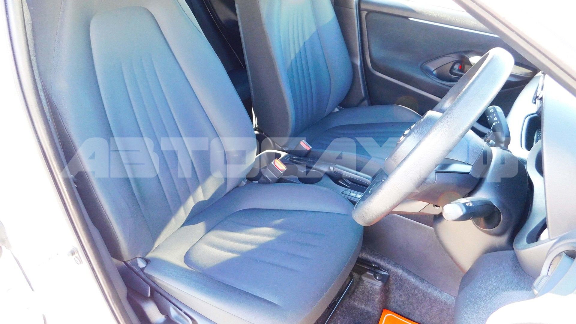 Toyota Yaris 2023, Хэтчбек — фото 10