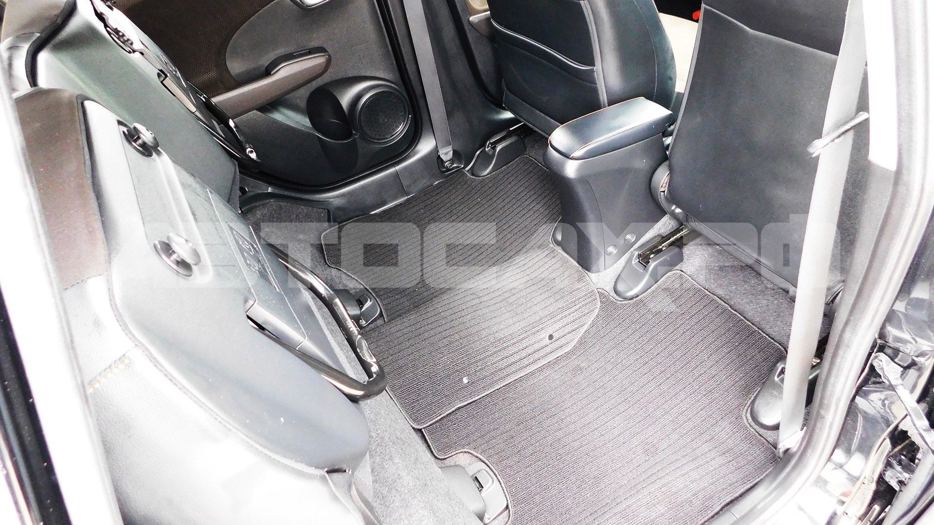 Honda Fit Shuttle 2015, Универсал — фото 23