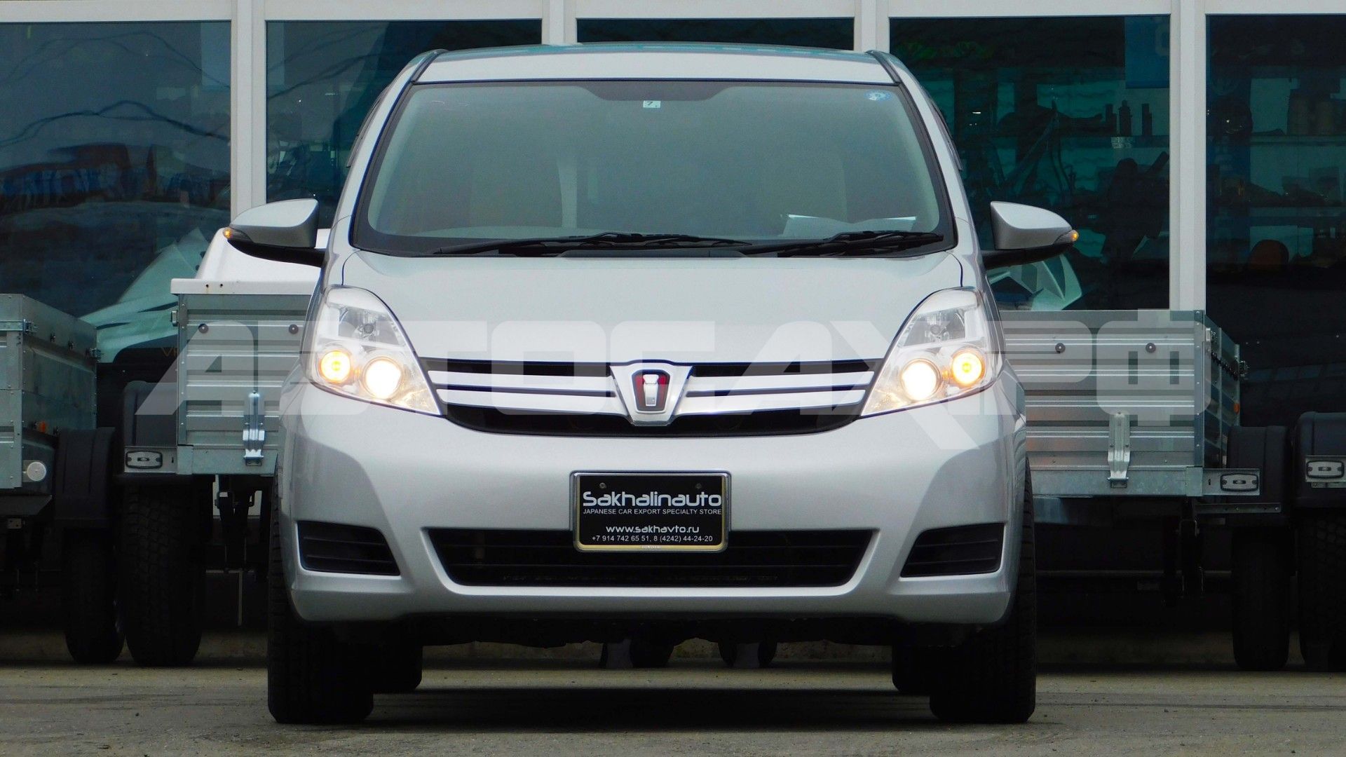 Toyota Isis 2015, Минивэн — фото 7