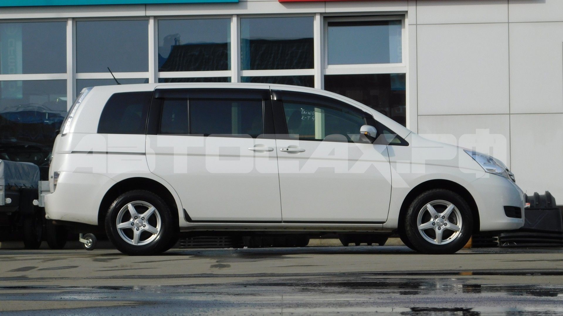 Toyota Isis 2017, Минивэн — фото 7