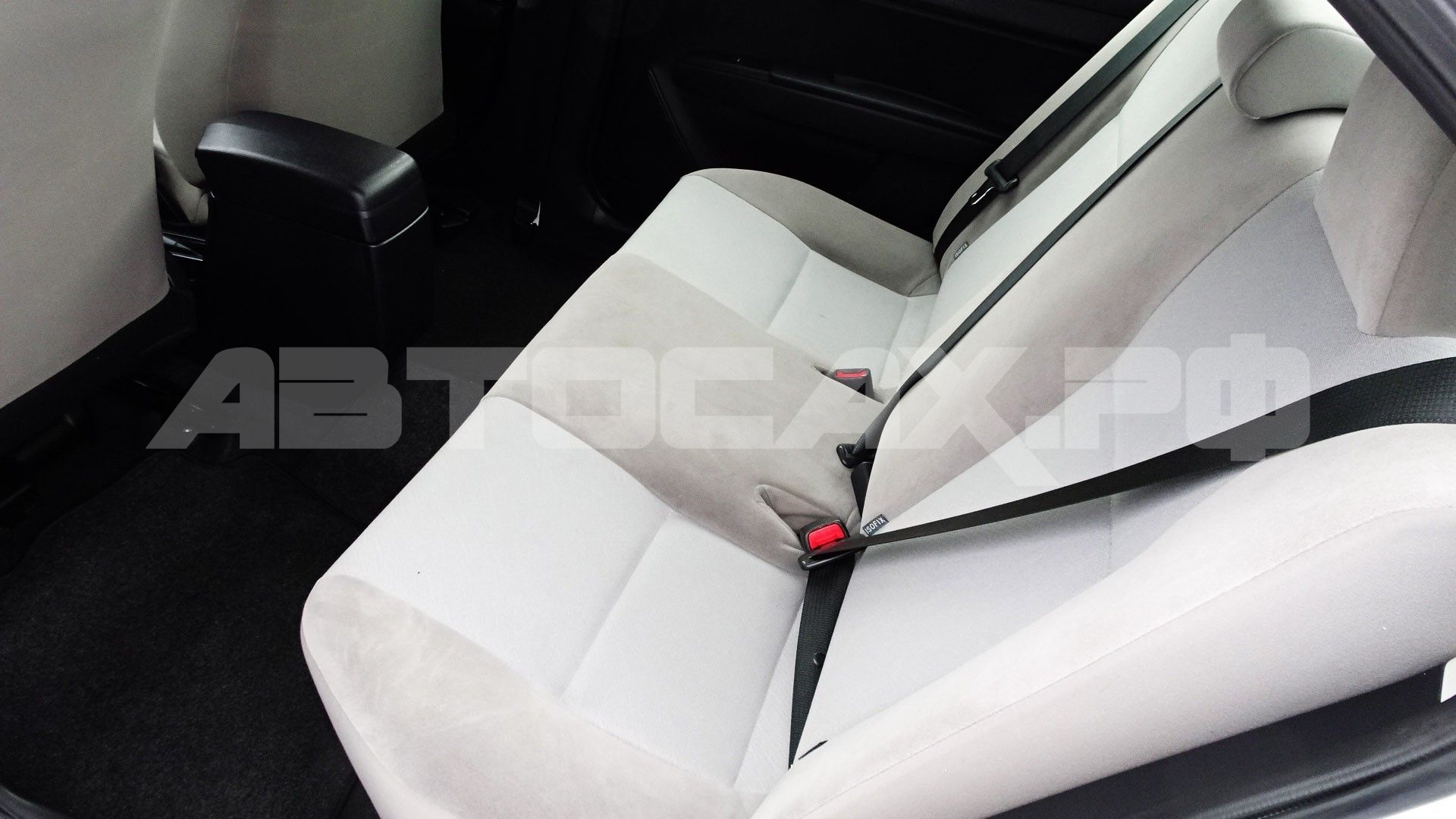 Toyota Corolla Axio 2017, Седан — фото 13