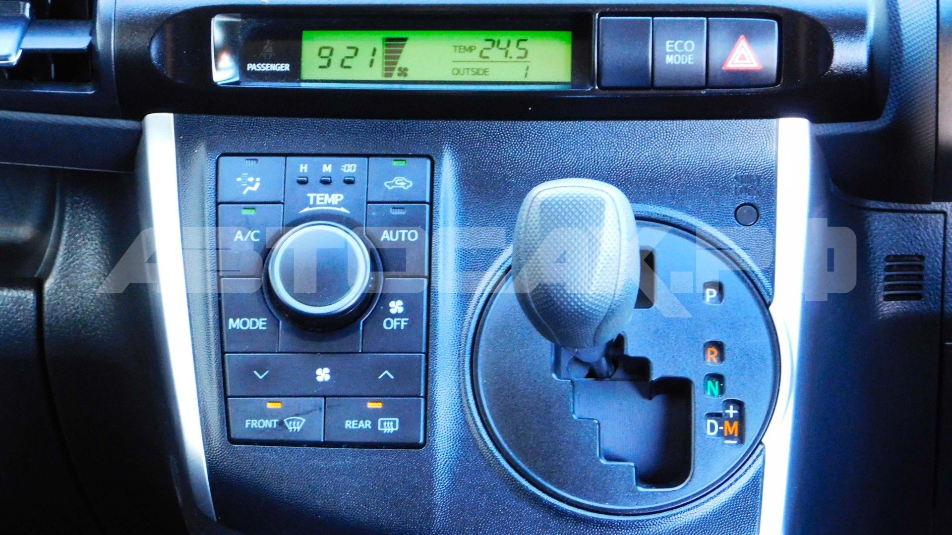 Toyota Wish 2015, Универсал — фото 16