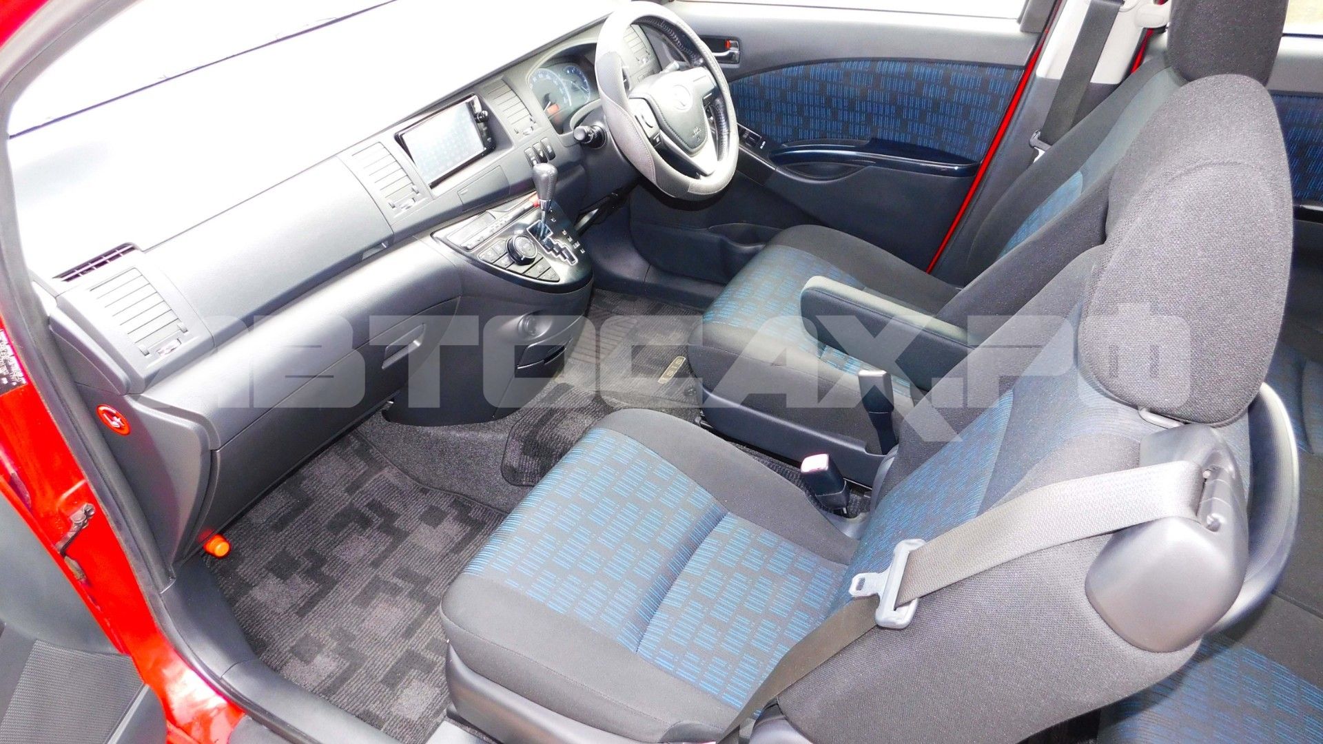 Toyota Isis 2016, Минивэн — фото 13