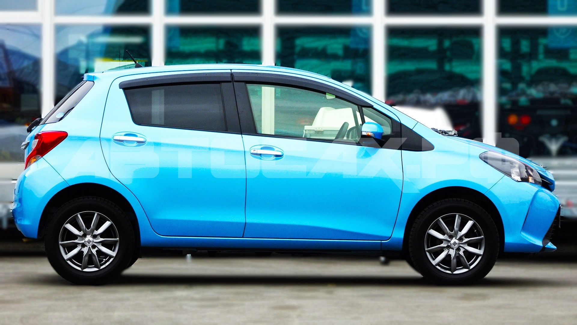 Toyota Vitz 2016, Хэтчбек — фото 5