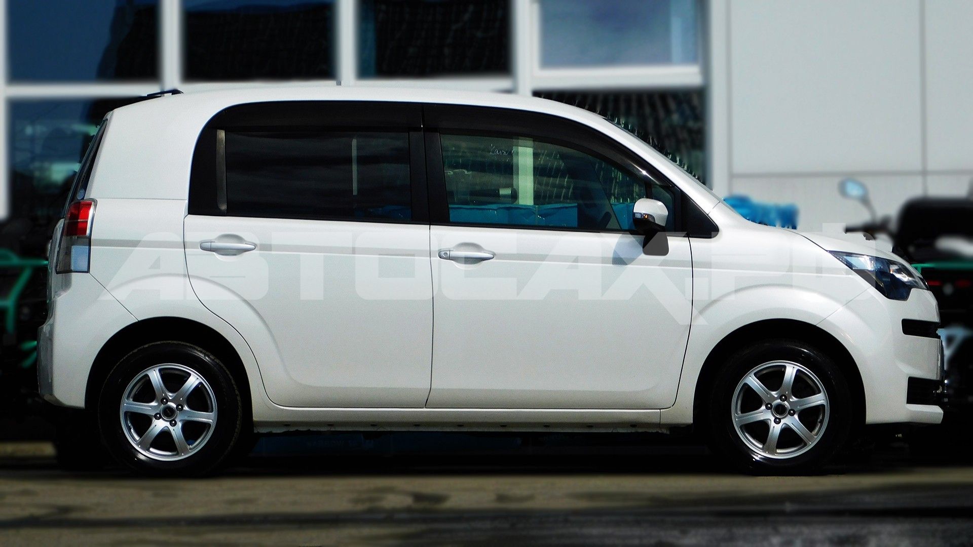 Toyota Spade 2017, Хэтчбек — фото 8