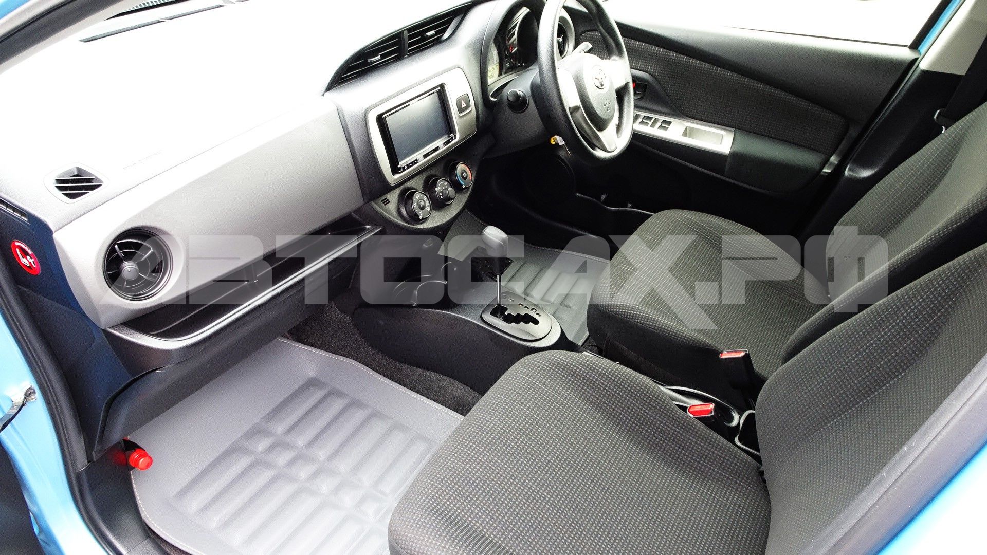 Toyota Vitz 2016, Хэтчбек — фото 12