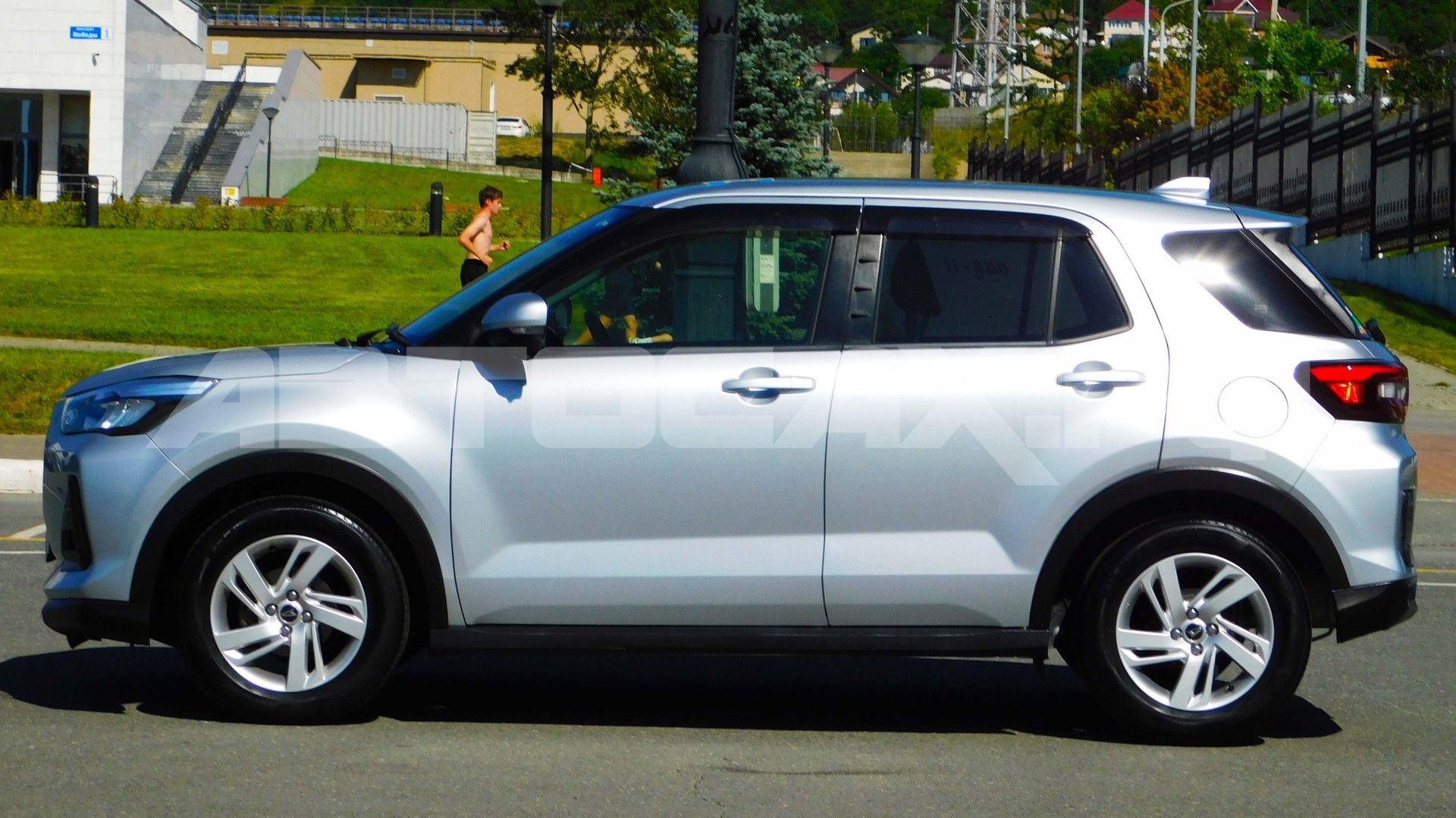 Daihatsu Rocky 2021, Кроссовер — фото 14