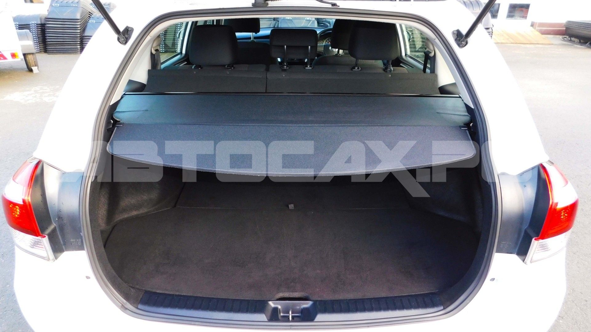 Toyota Corolla Fielder 2017, Универсал — фото 22