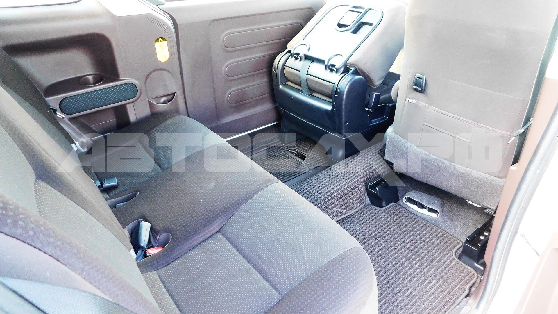 Toyota Spade 2017, Хэтчбек — фото 16