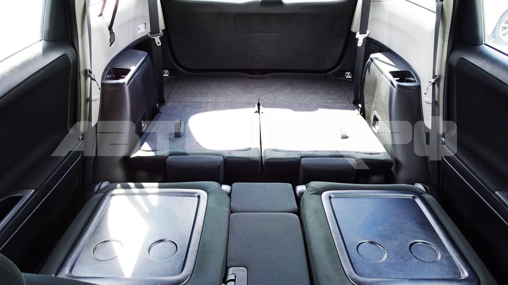 Toyota Wish 2017, Минивэн — фото 29