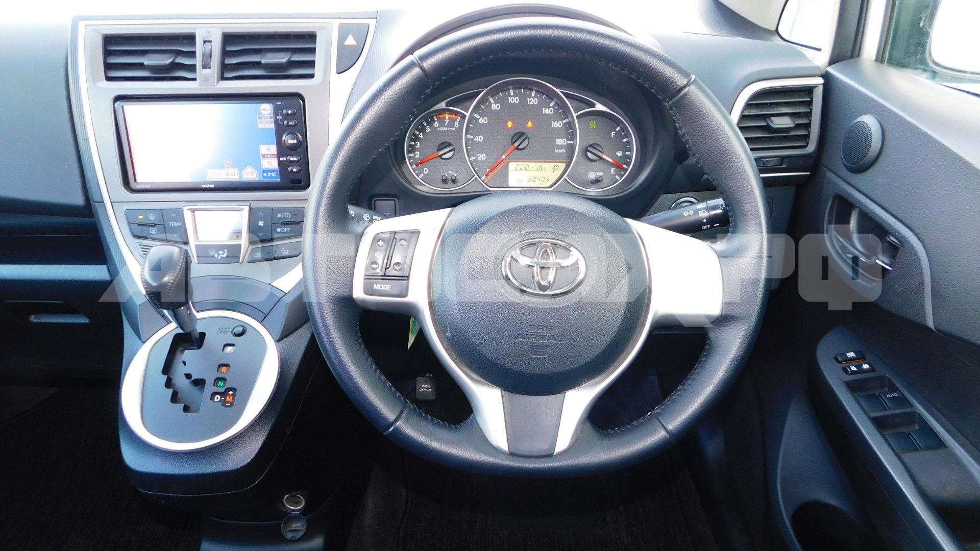 Toyota Ractis 2015, Хэтчбек — фото 15
