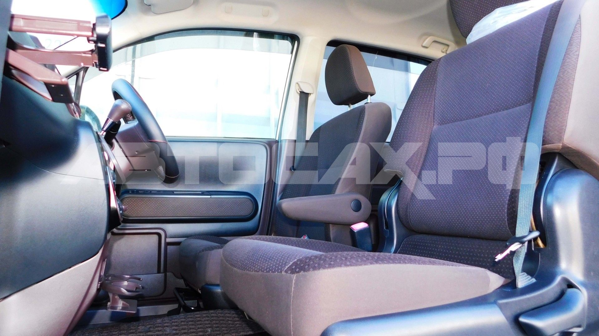 Toyota Porte 2018, Хэтчбек — фото 13