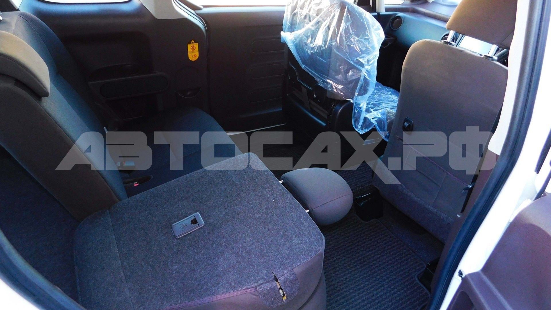 Toyota Porte 2018, Хэтчбек — фото 19