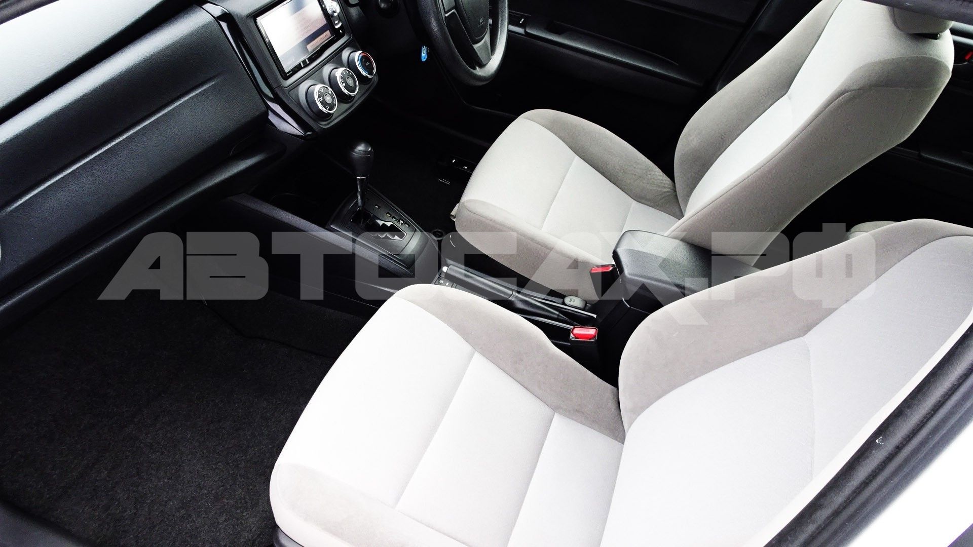 Toyota Corolla Axio 2017, Седан — фото 9