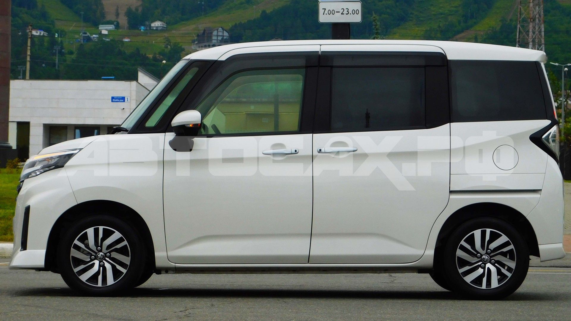 Toyota Roomy 2024, Минивэн — фото 14