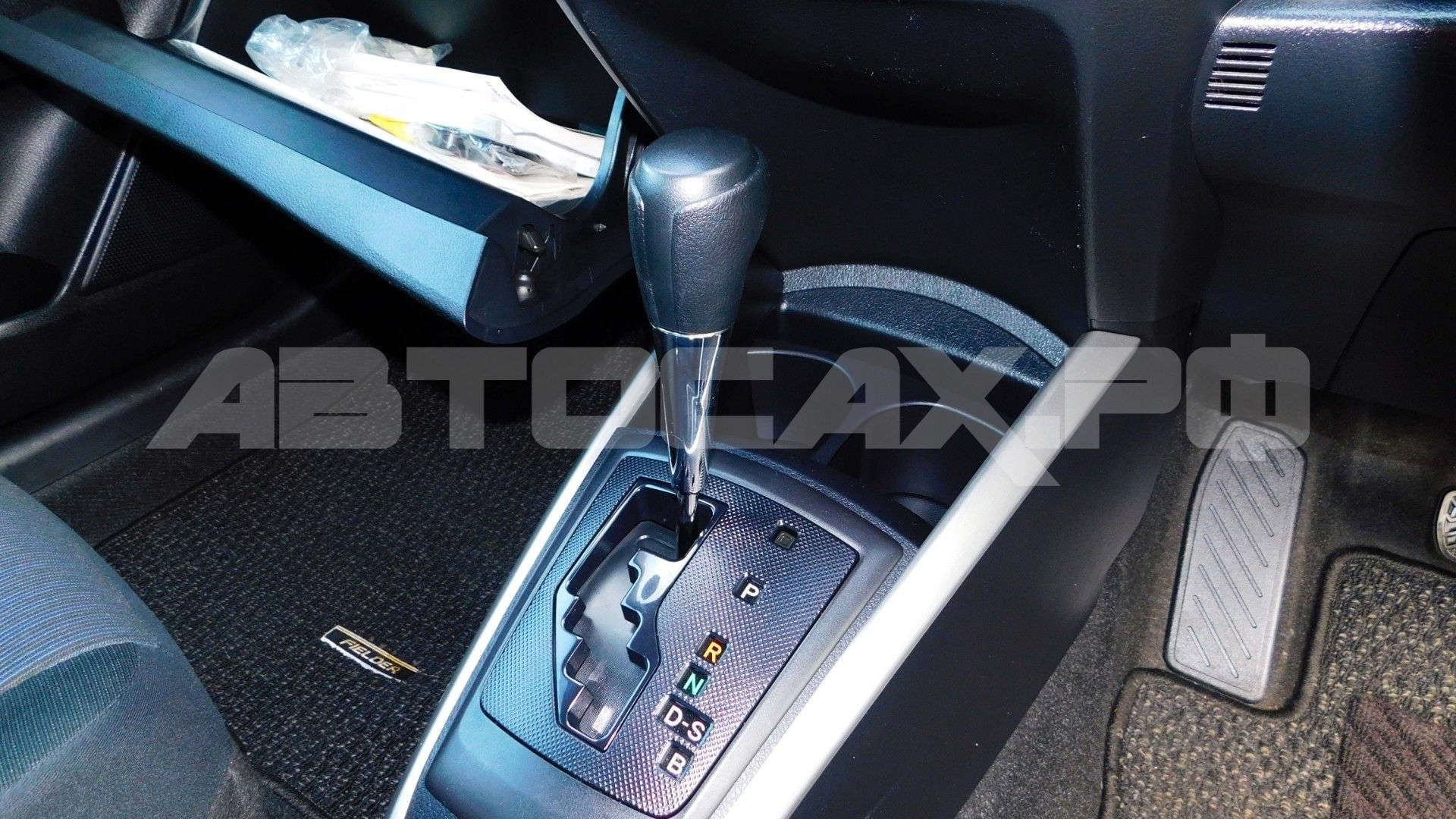 Toyota Corolla Fielder 2017, Универсал — фото 16
