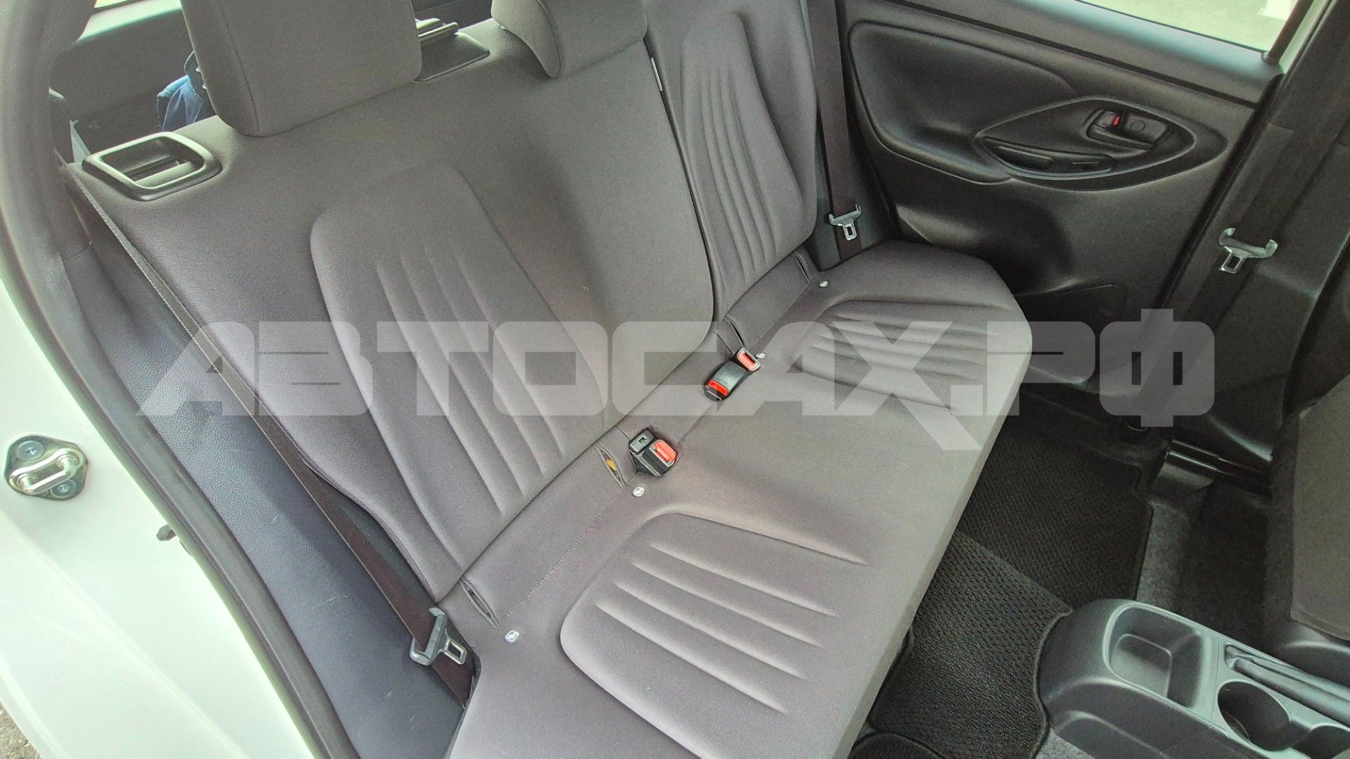 Toyota Yaris 2023, Хэтчбек — фото 10