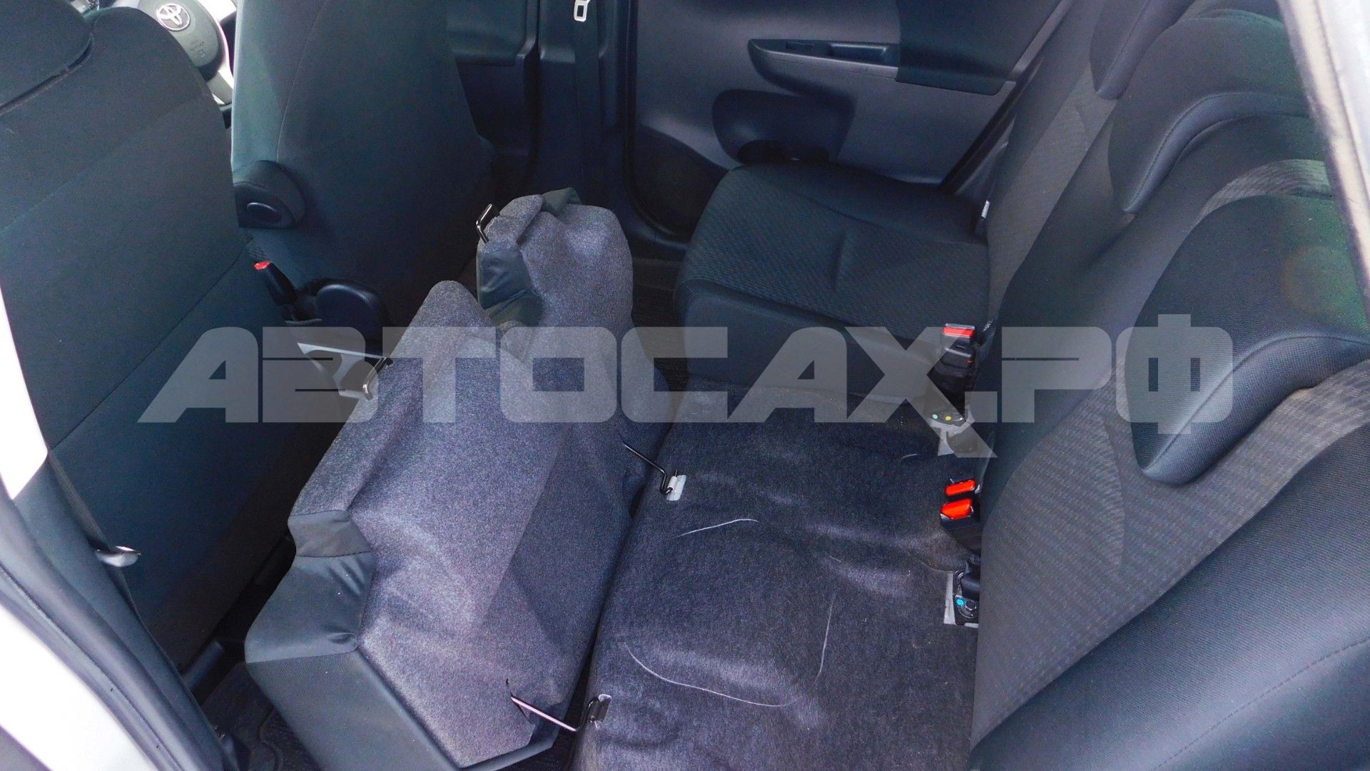 Toyota Ractis 2015, Хэтчбек — фото 21