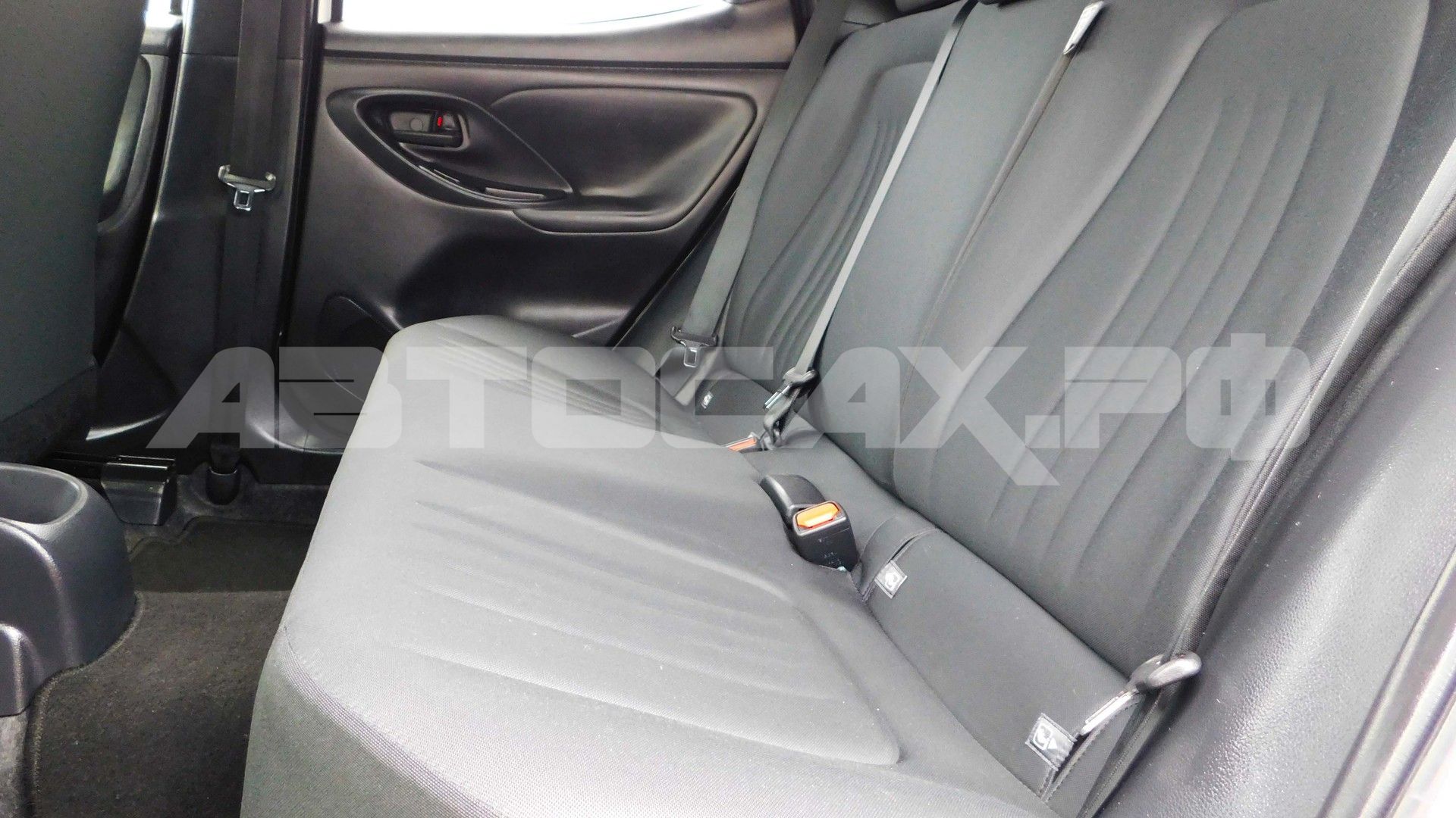 Toyota Yaris 2023, Хэтчбек — фото 18