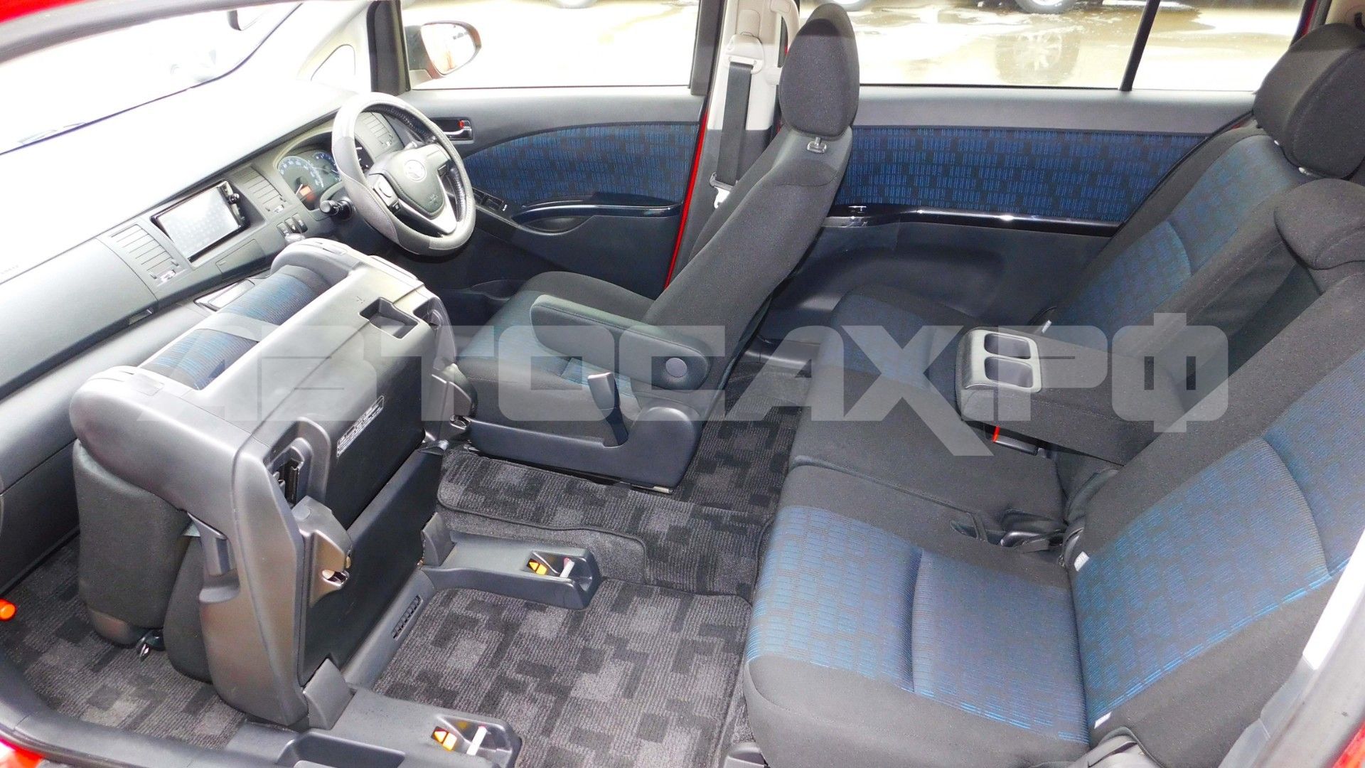 Toyota Isis 2016, Минивэн — фото 16