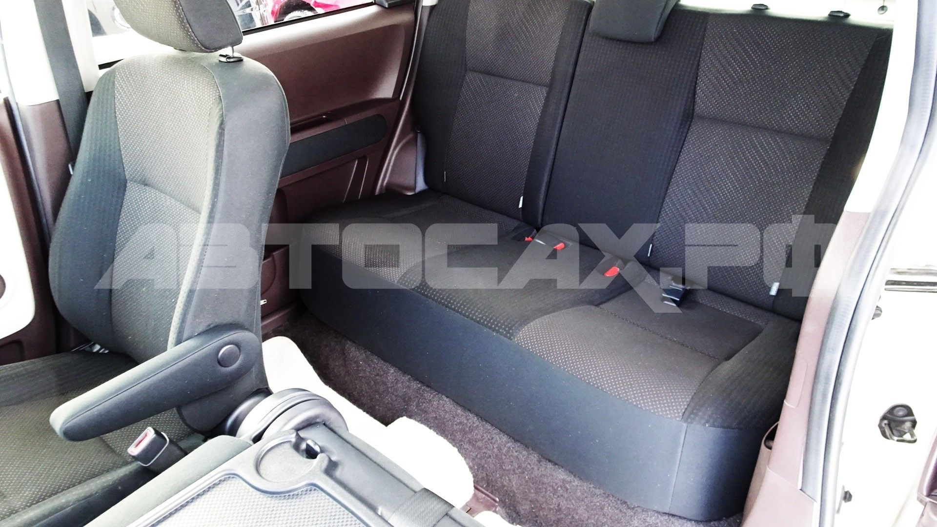 Toyota Porte 2017, Хэтчбек — фото 10