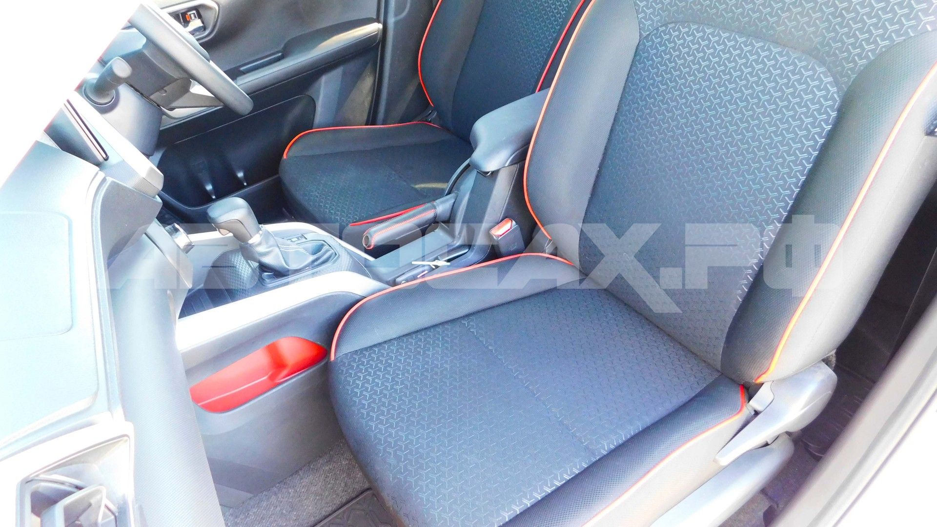Daihatsu Rocky 2021, Кроссовер — фото 31