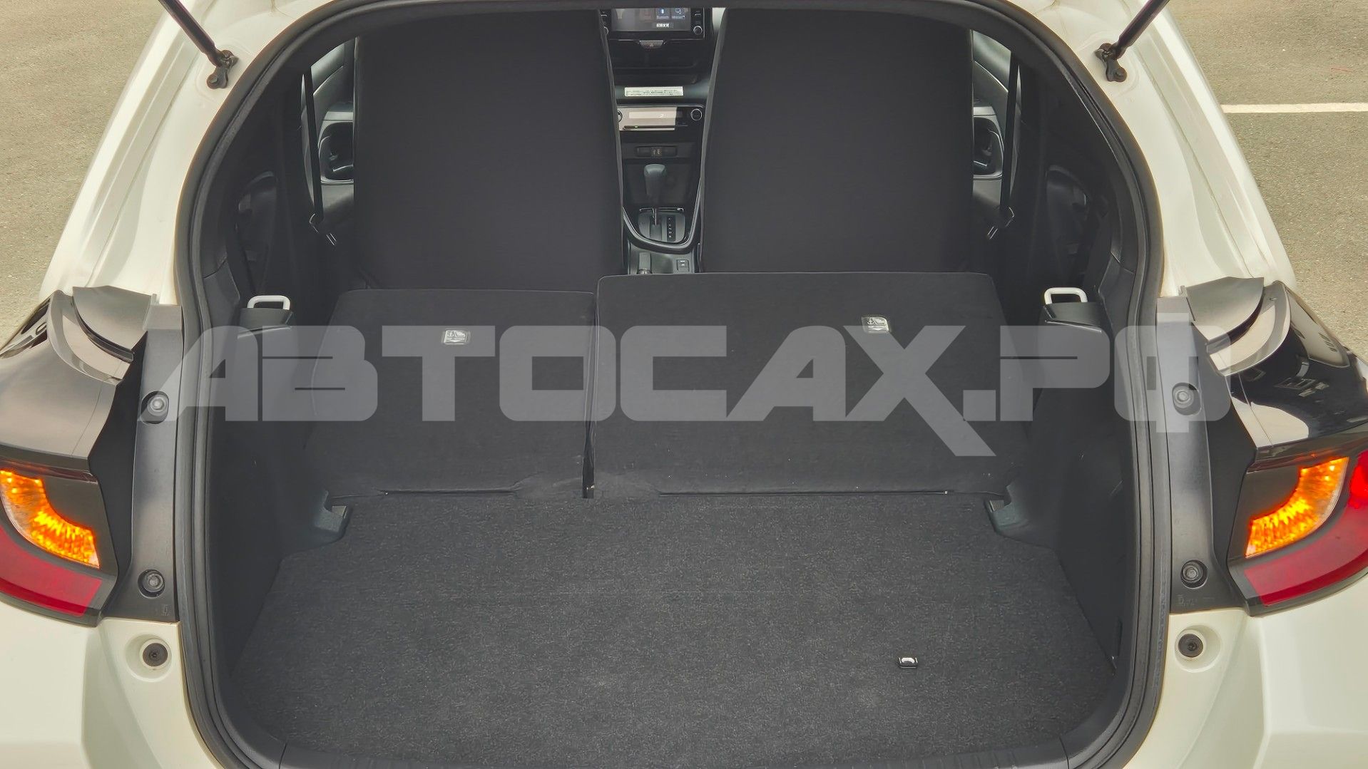 Toyota Yaris 2023, Хэтчбек — фото 7