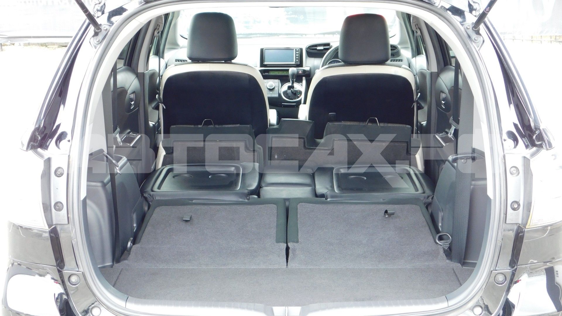 Toyota Wish 2017, Универсал — фото 26