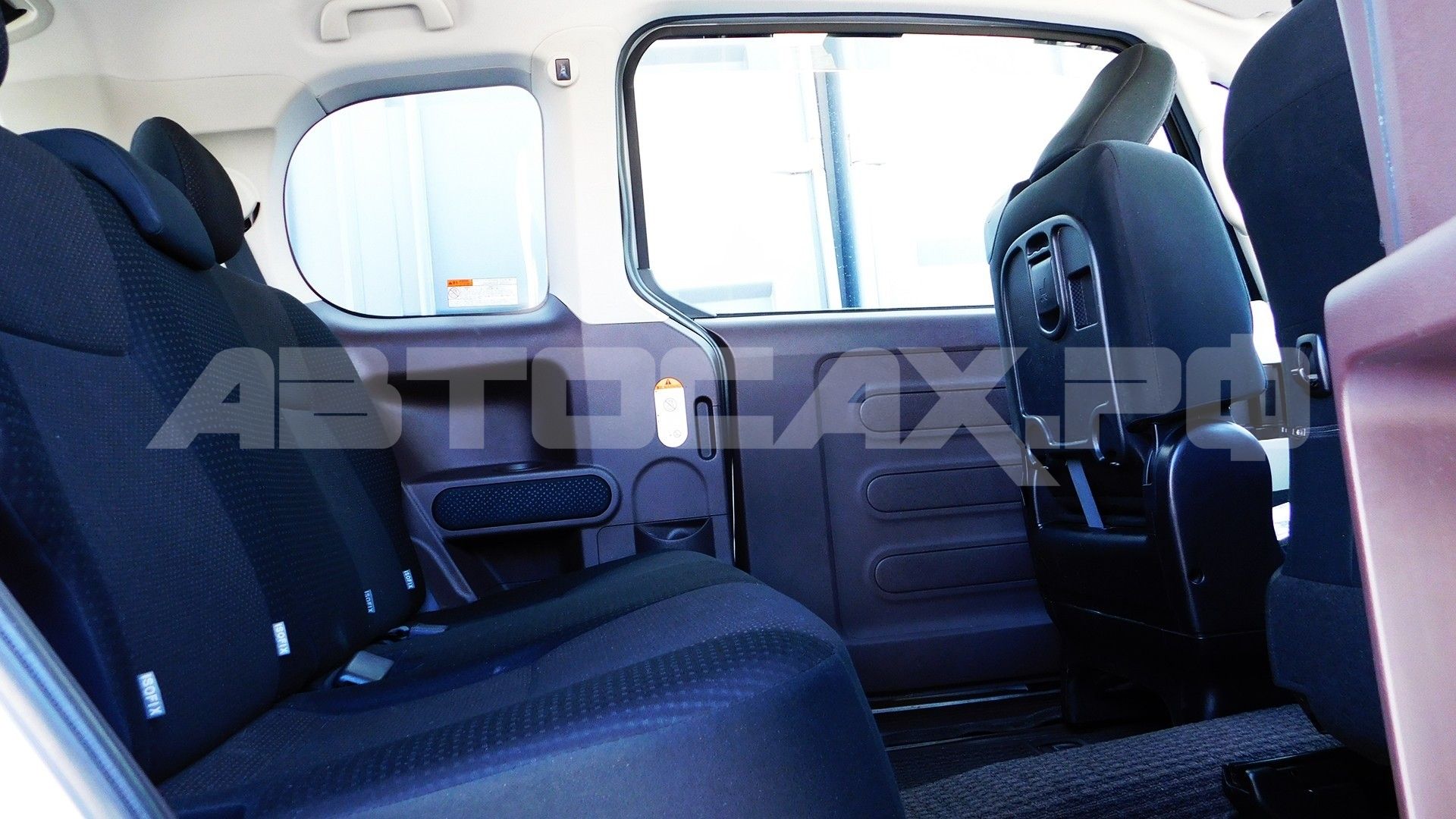 Toyota Porte 2018, Хэтчбек — фото 16