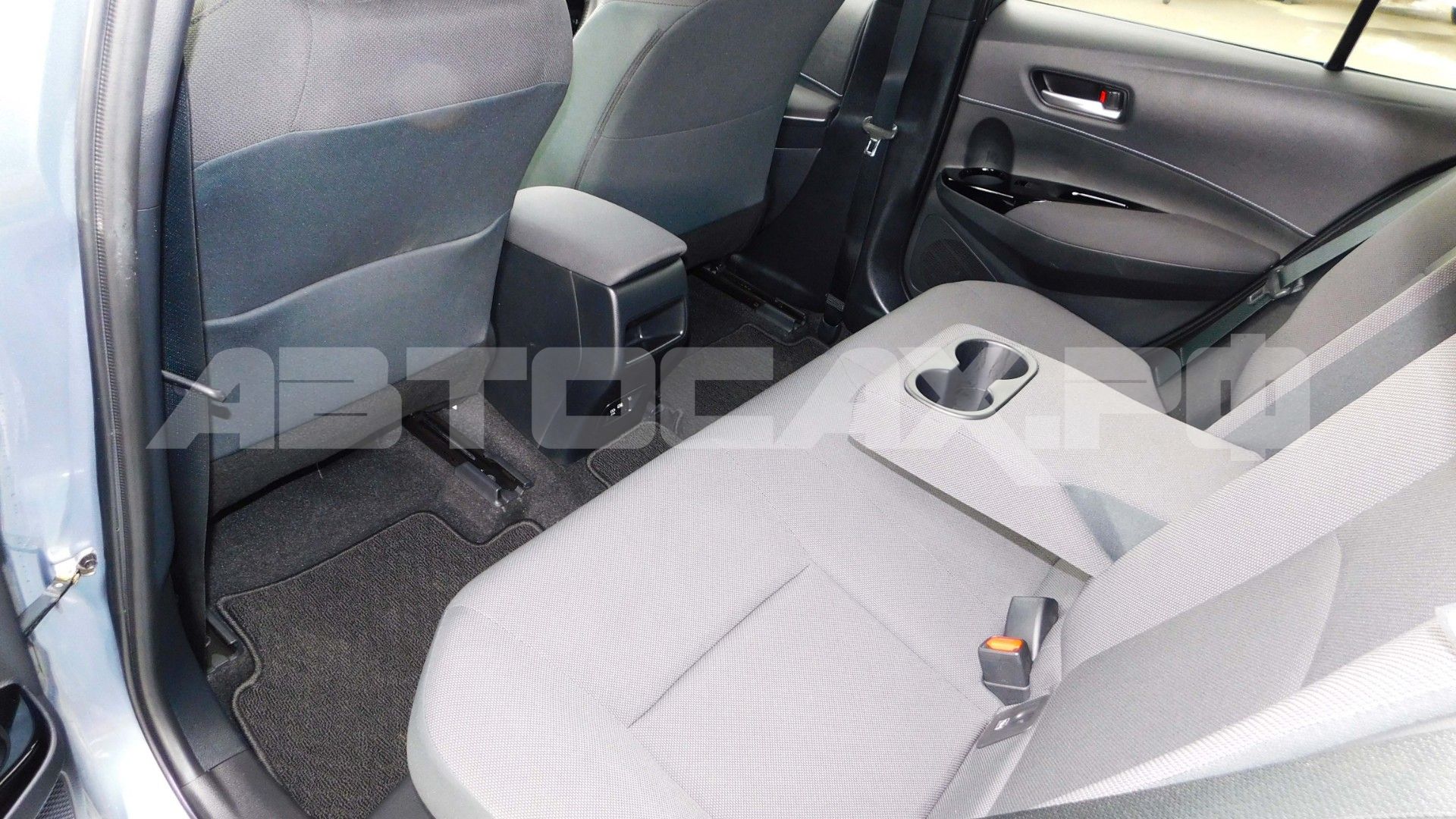 Toyota Corolla Touring 2020, Универсал — фото 15