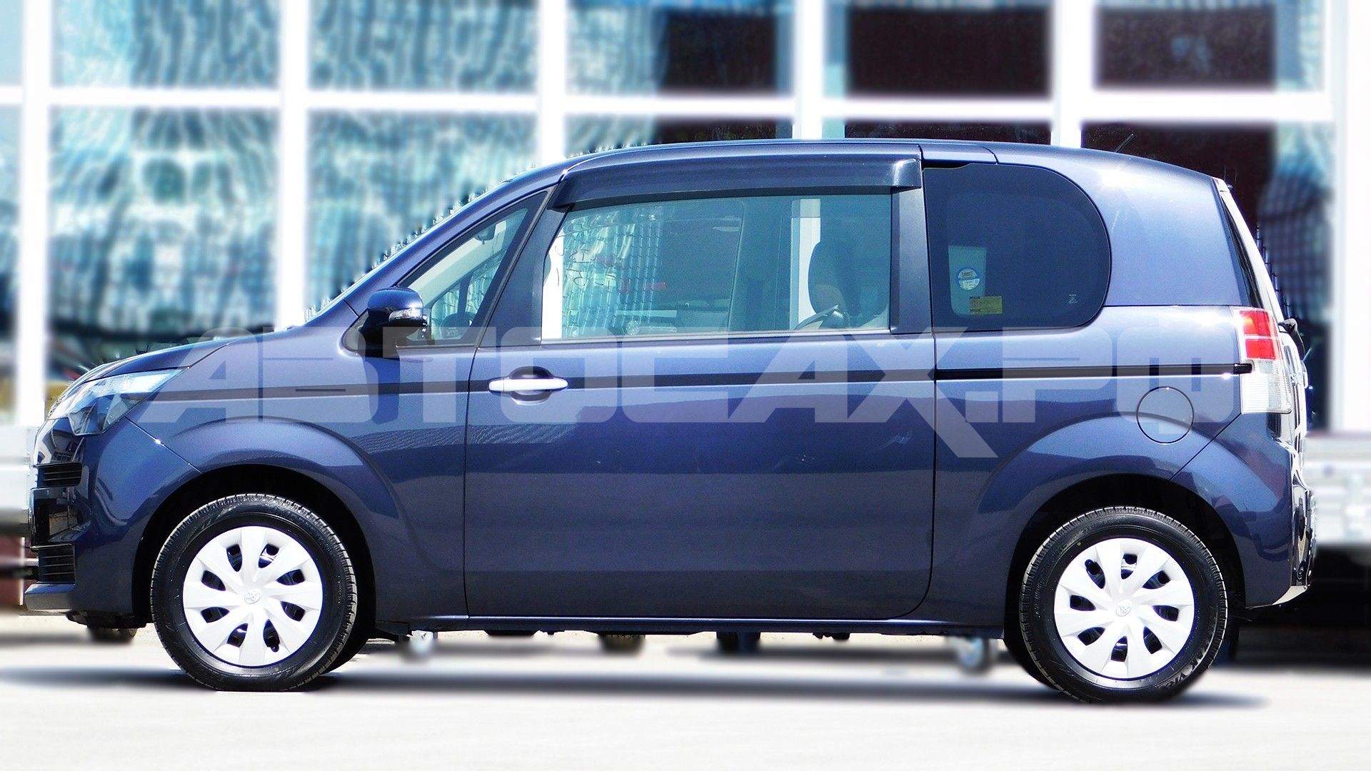 Toyota Spade 2015, Хэтчбек — фото 7
