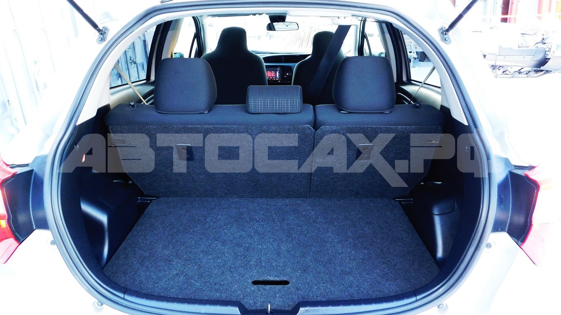 Toyota Vitz 2017, Хэтчбек — фото 18