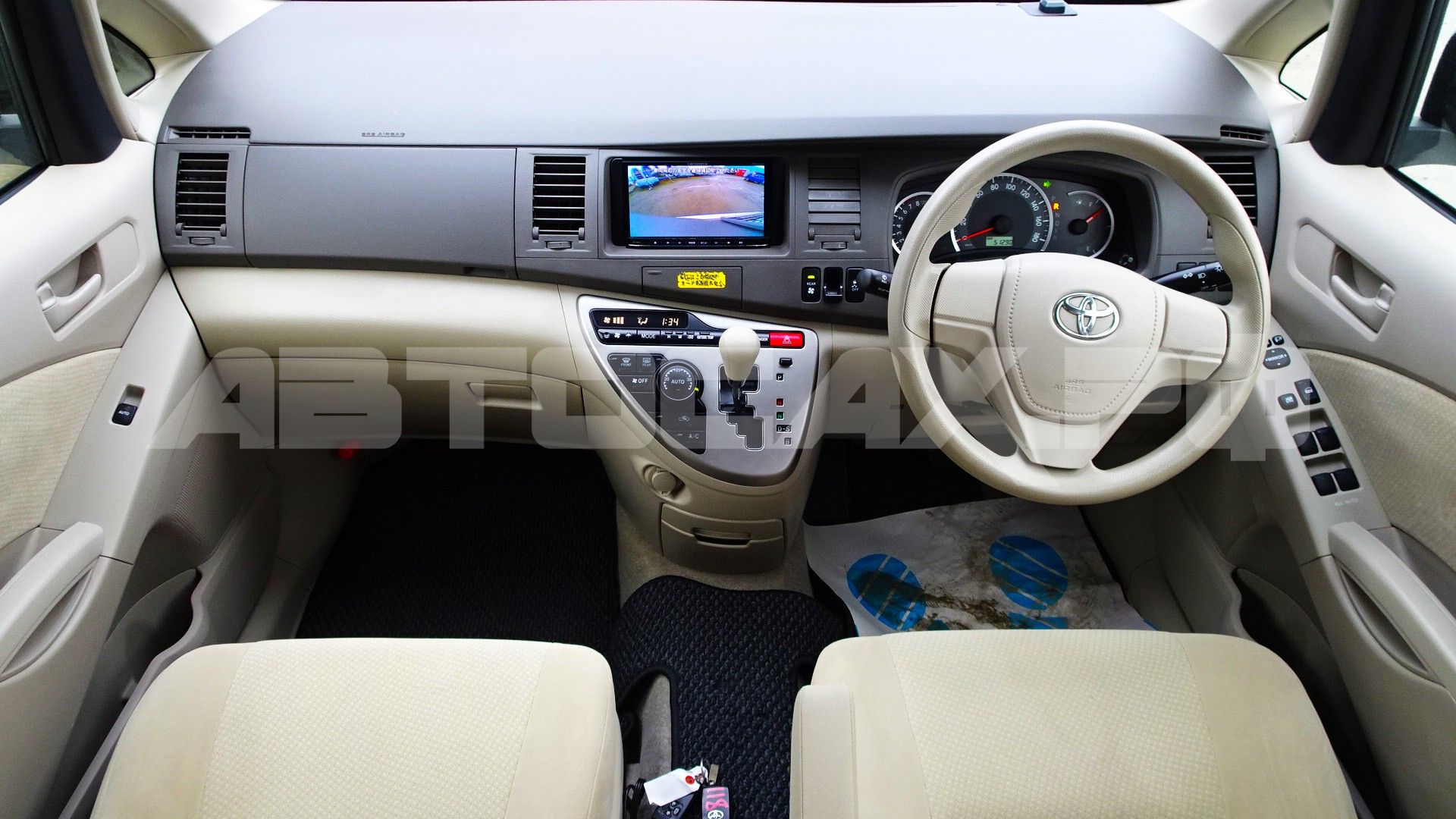 Toyota Isis 2015, Минивэн — фото 8