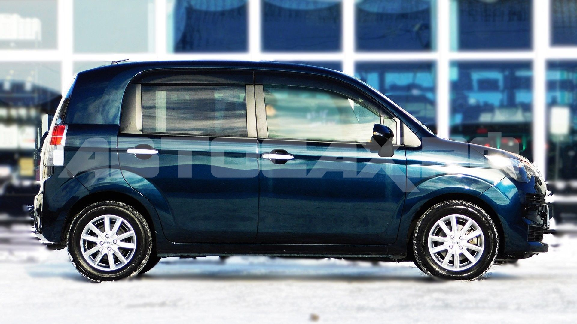 Toyota Spade 2016, Хэтчбек — фото 4