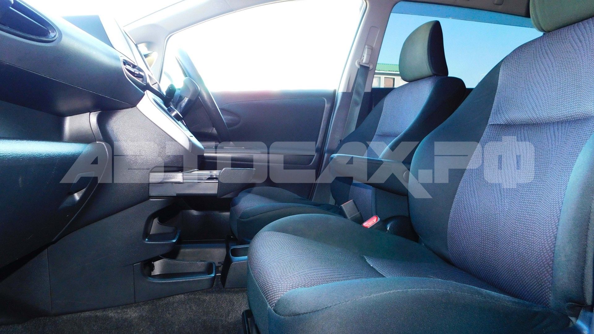 Toyota Wish 2015, Универсал — фото 14