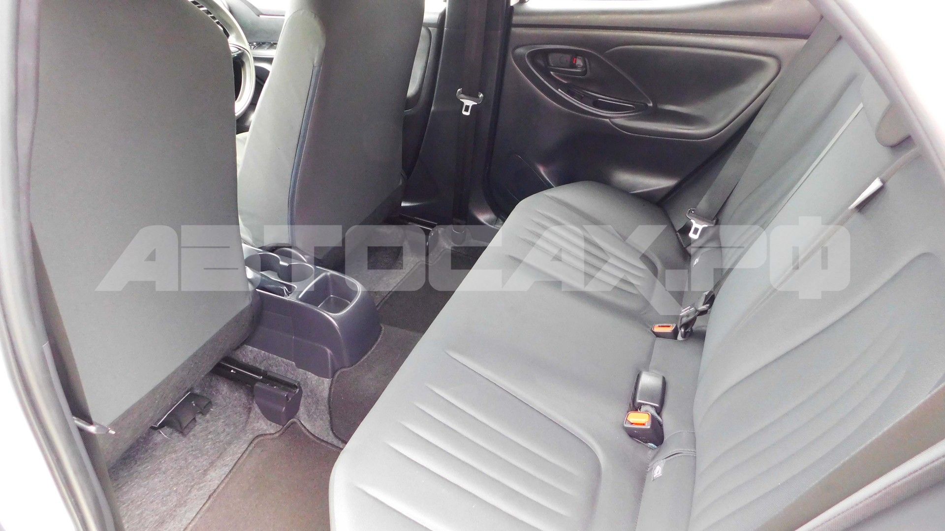 Toyota Yaris 2023, Хэтчбек — фото 16