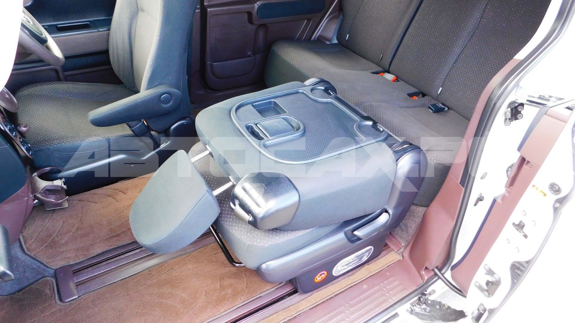 Toyota Porte 2020, Хэтчбек — фото 23