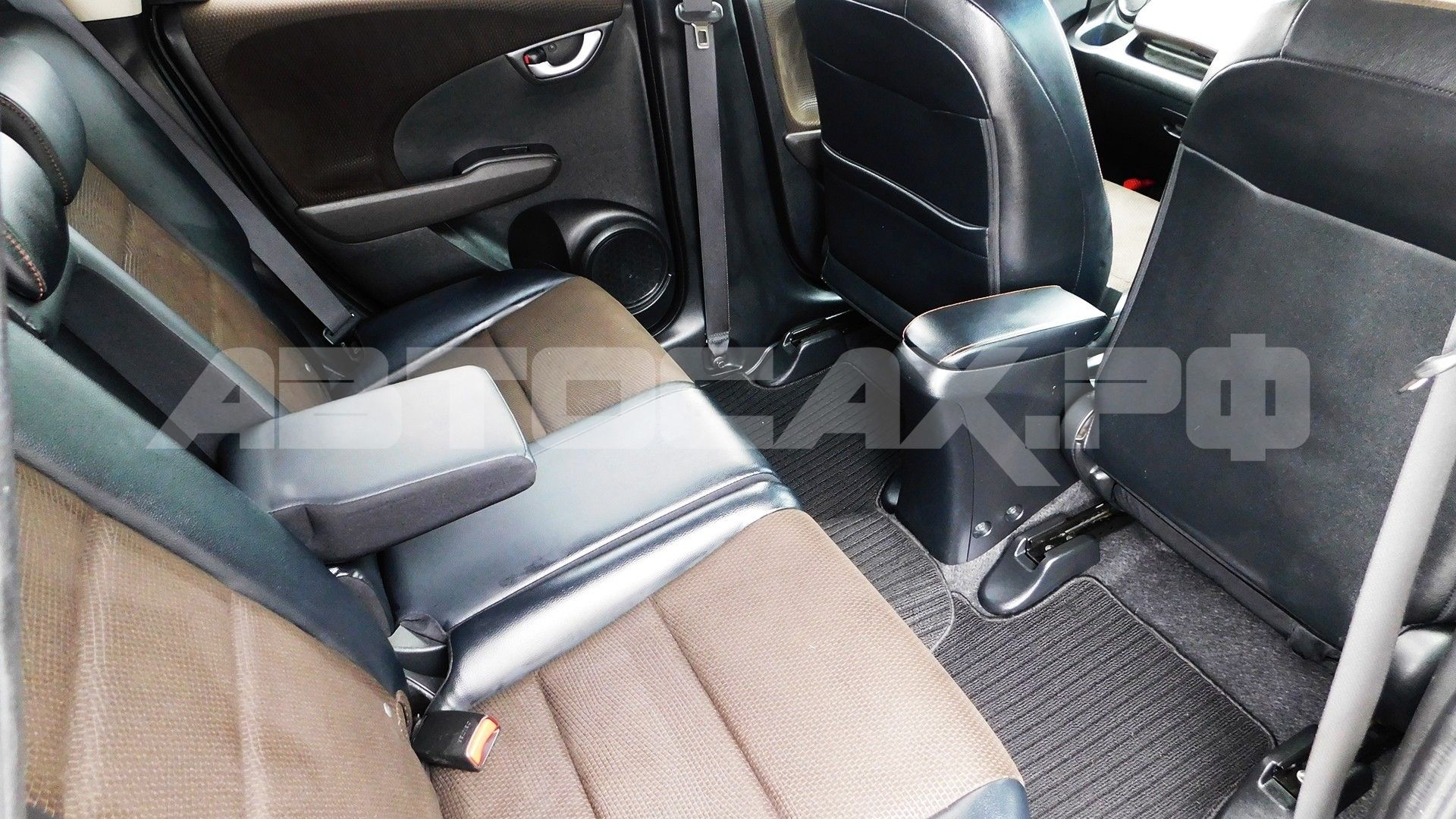 Honda Fit Shuttle 2015, Универсал — фото 19