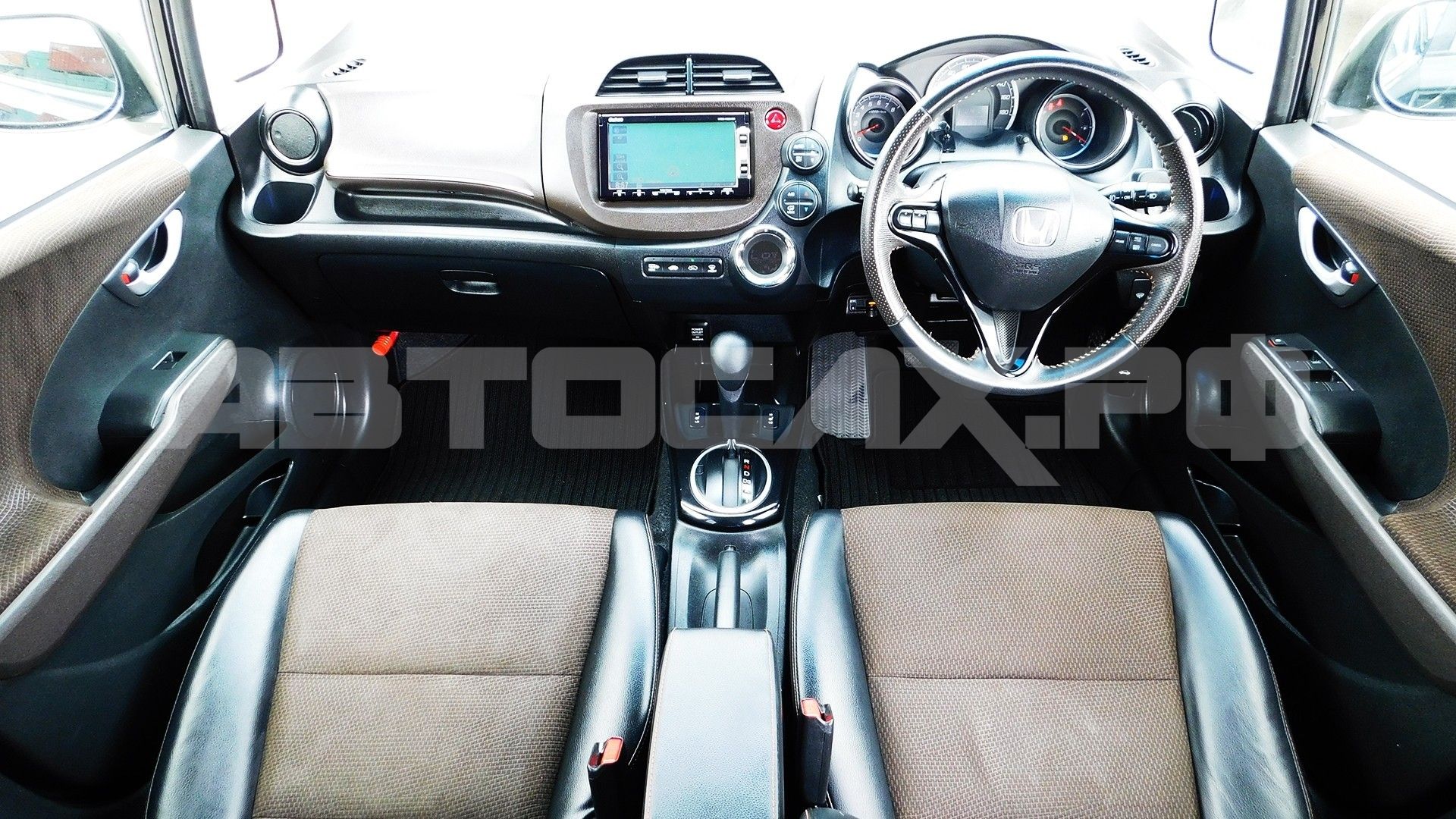 Honda Fit Shuttle 2015, Универсал — фото 11