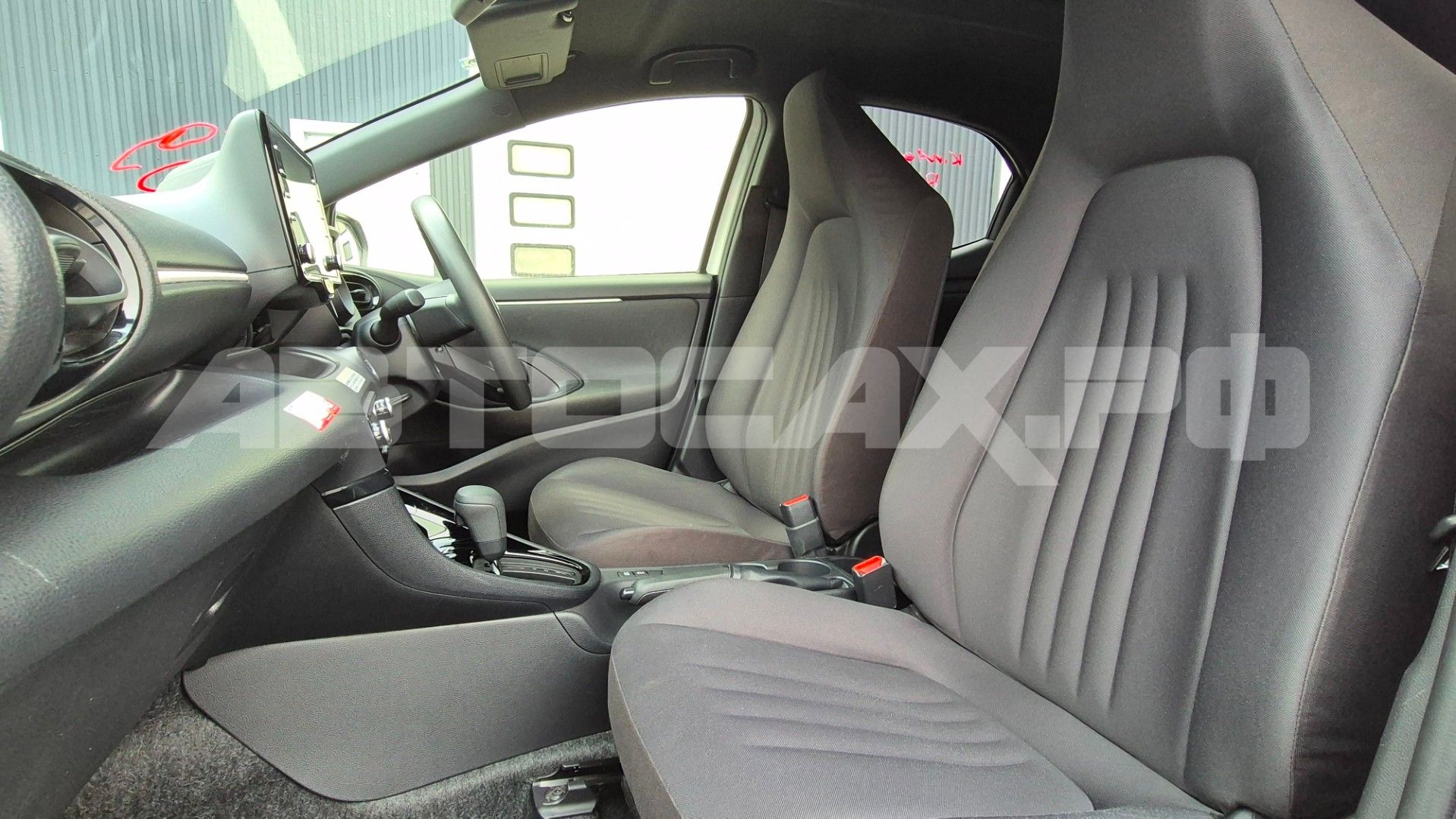 Toyota Yaris 2023, Хэтчбек — фото 16